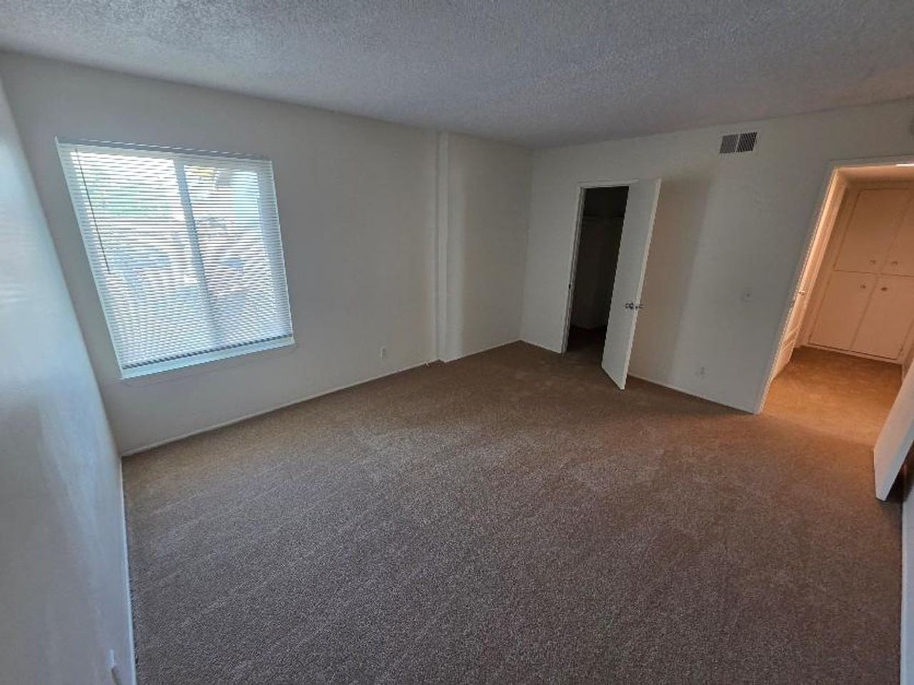 2500 El Dorado Ave Apt B - Photo 5 of 8