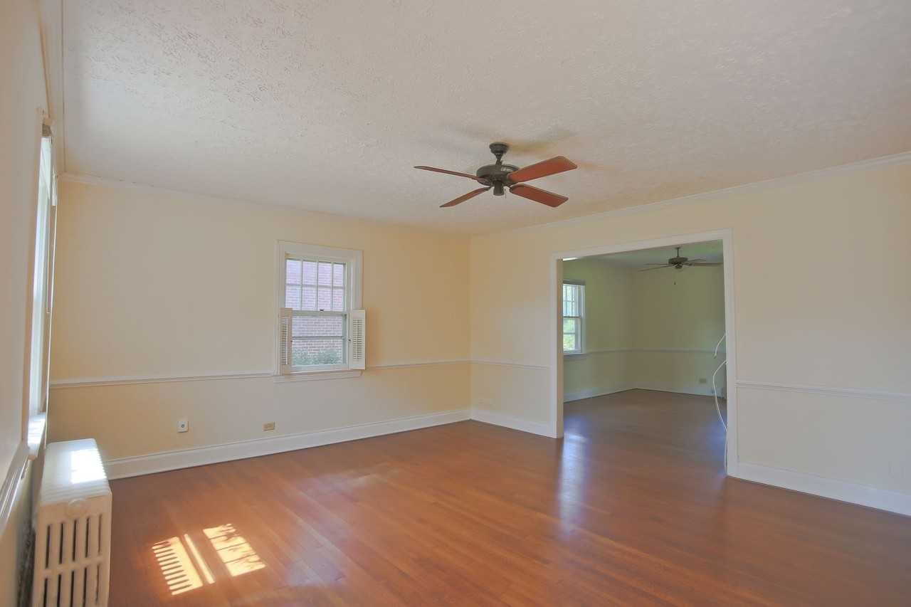 1017 Locust Ave - Photo 5 of 16