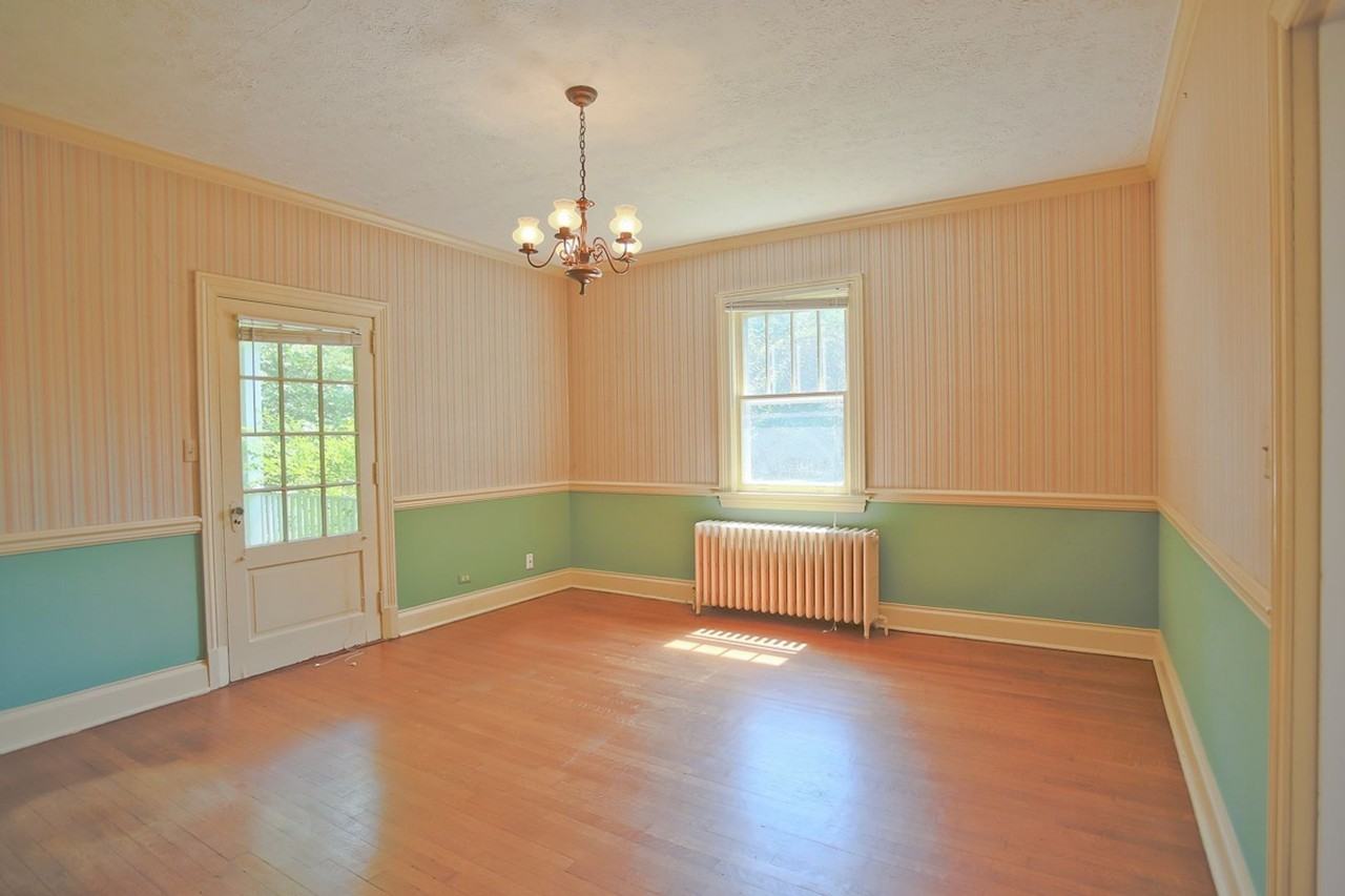 1017 Locust Ave - Photo 3 of 16