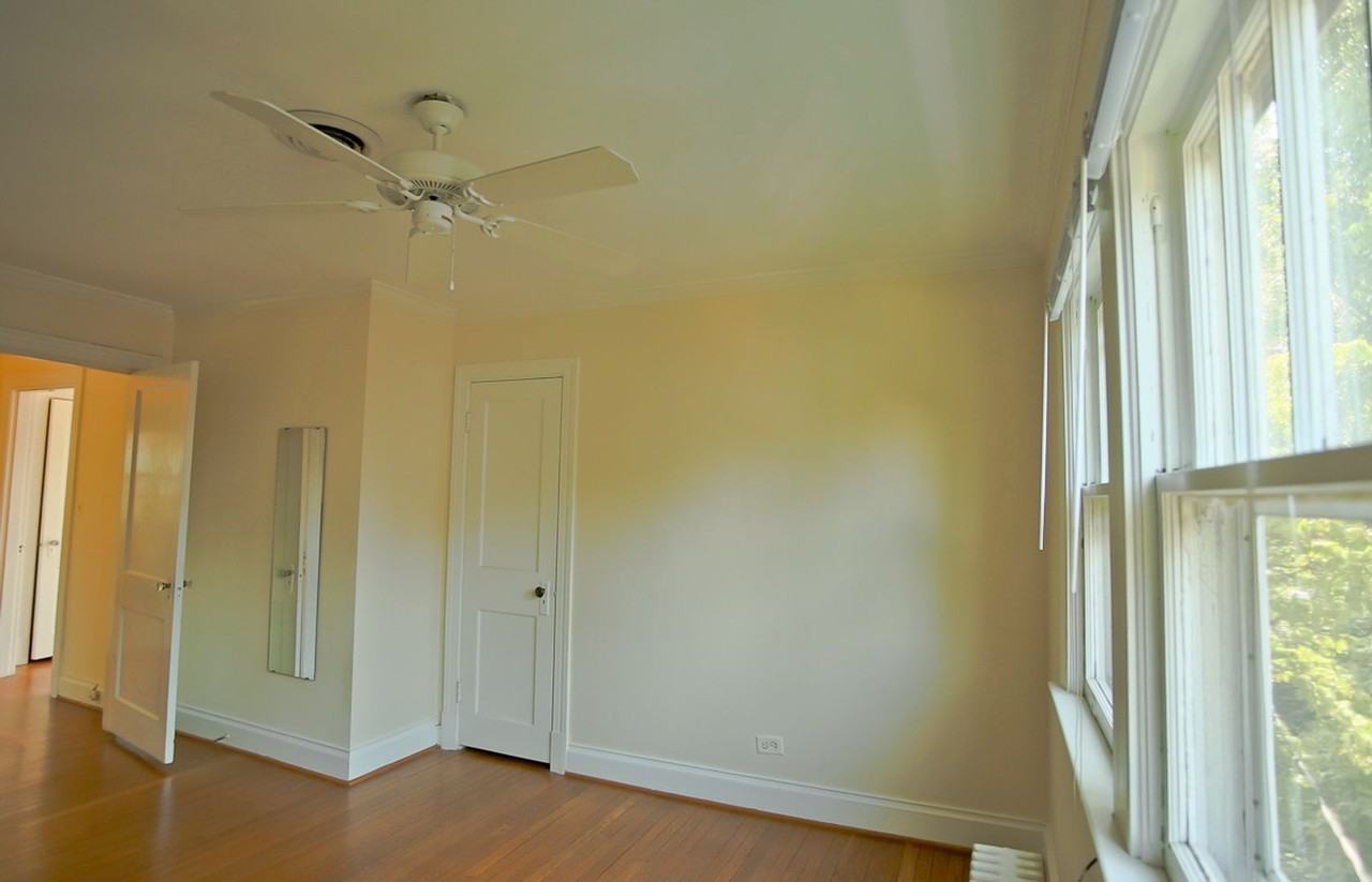 1017 Locust Ave - Photo 6 of 16
