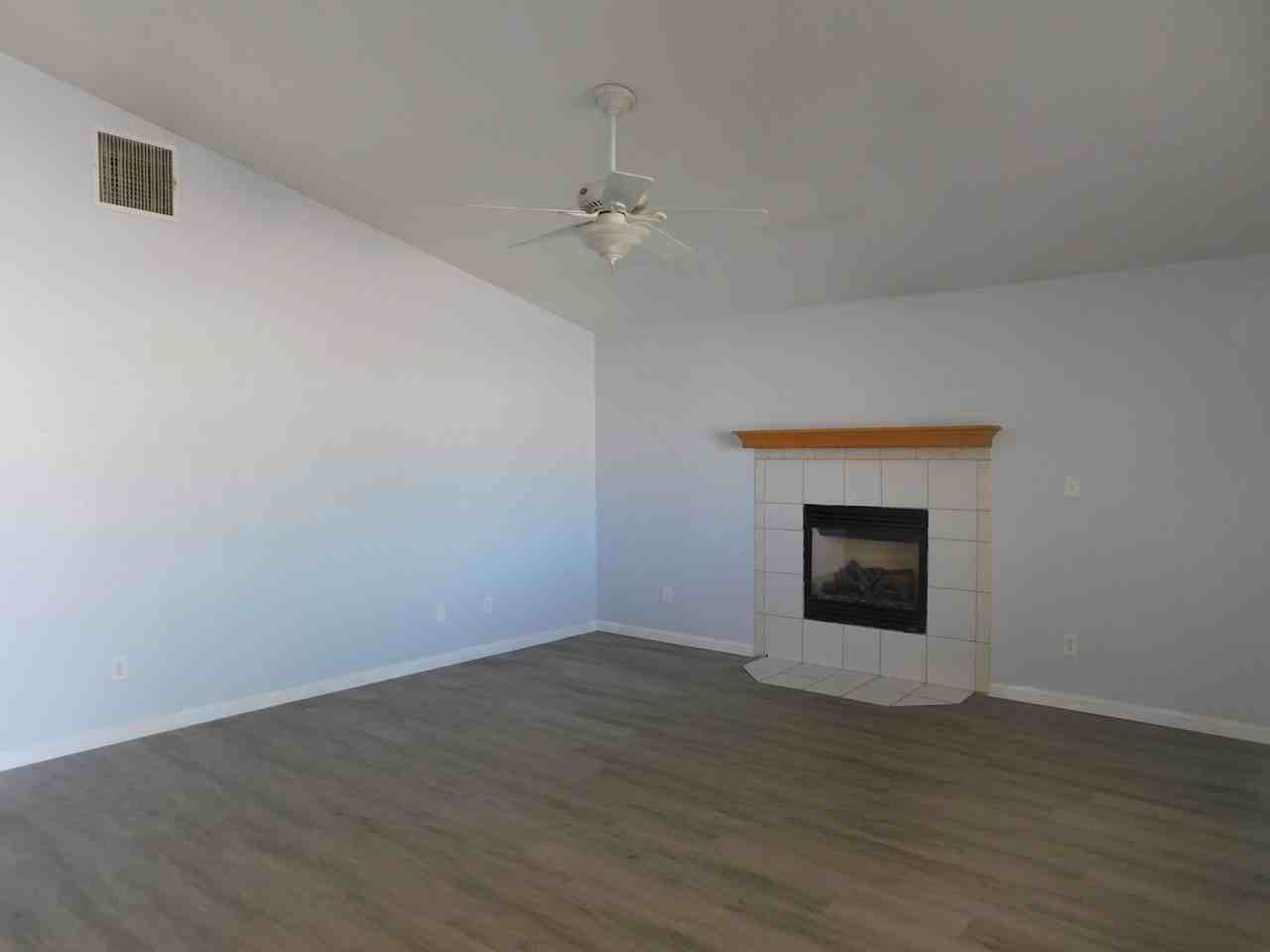 214 N Inyo St - Photo 3 of 21