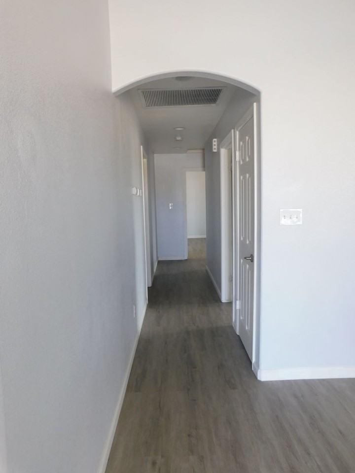 214 N Inyo St - Photo 7 of 21