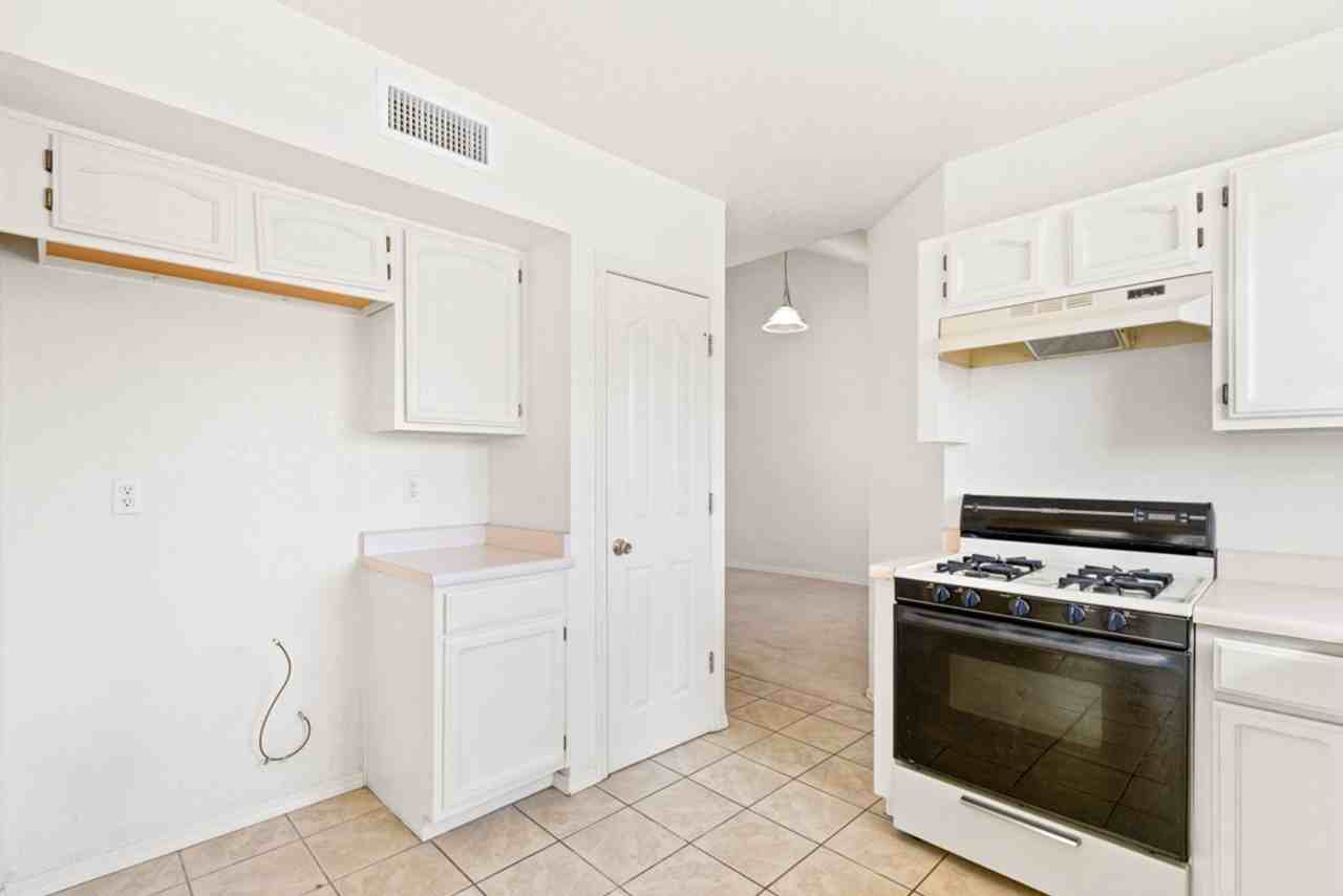 1508 Plaza Verde Dr - Photo 7 of 40