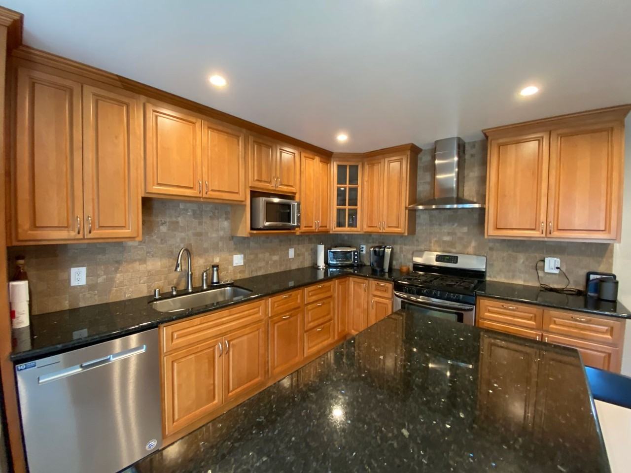 2062 Willester Ave - Photo 5 of 36