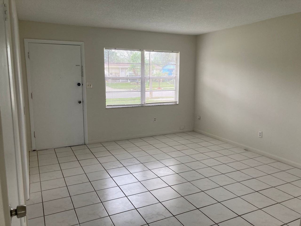 5383 Botany Ct - Photo 2 of 18