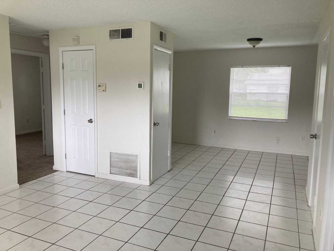 5383 Botany Ct - Photo 3 of 18