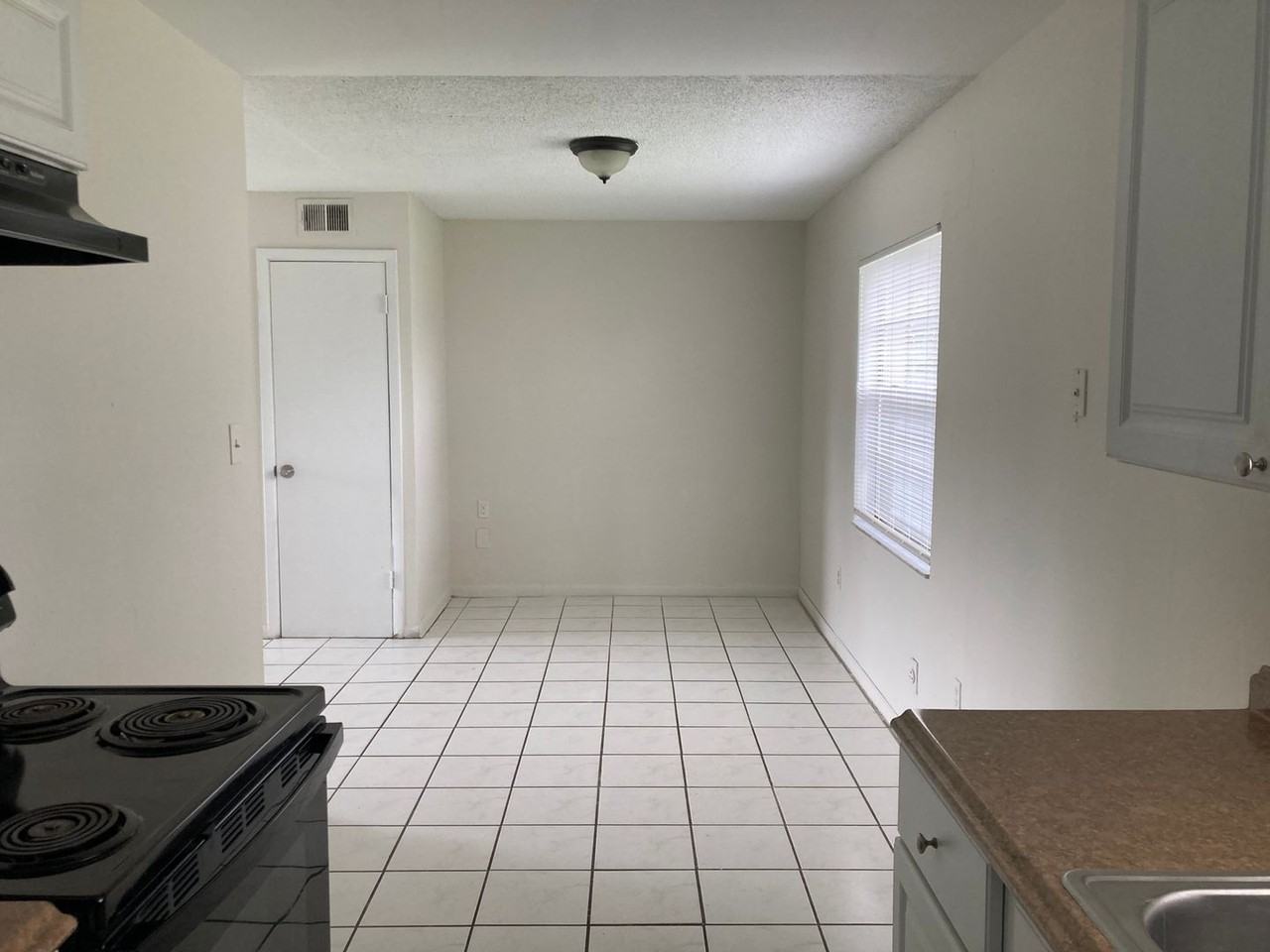 5383 Botany Ct - Photo 5 of 18
