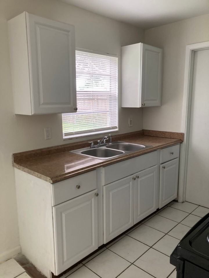 5383 Botany Ct - Photo 7 of 18