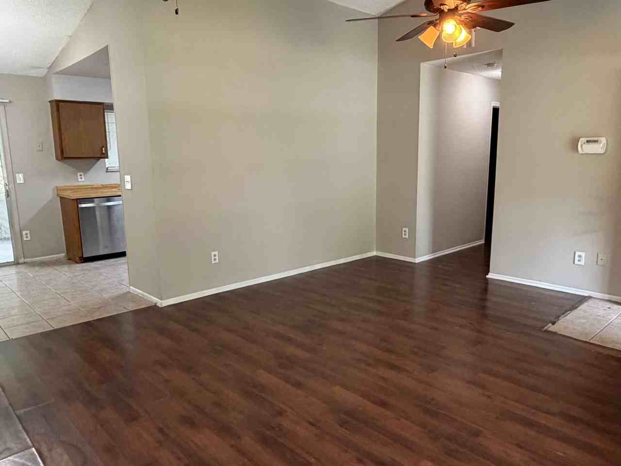 2425 Oak Hollow Dr - Photo 3 of 25
