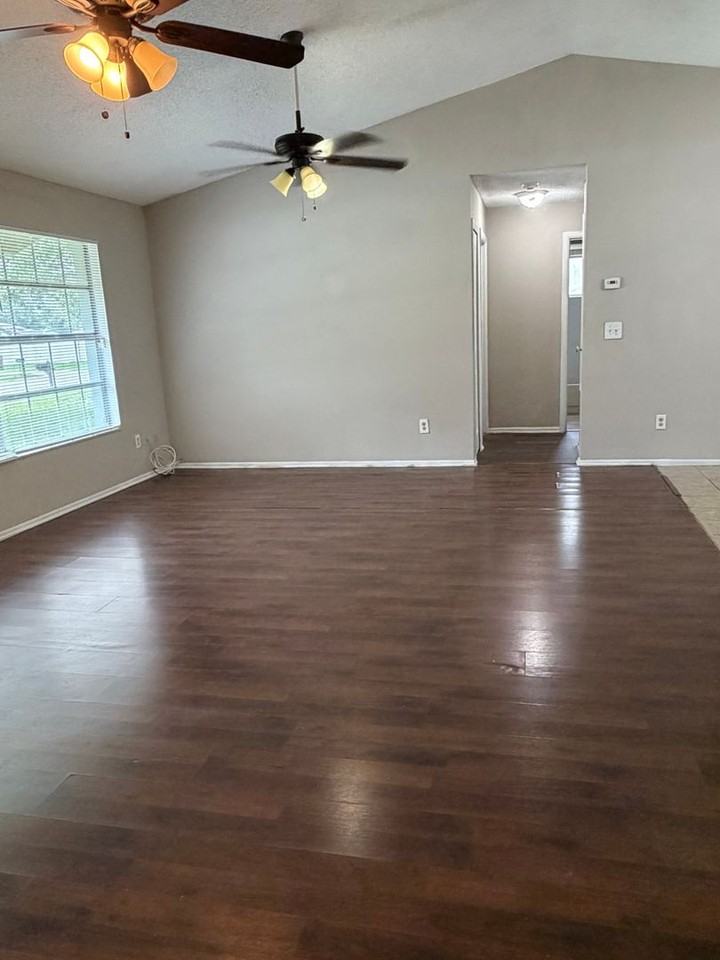 2425 Oak Hollow Dr - Photo 4 of 25