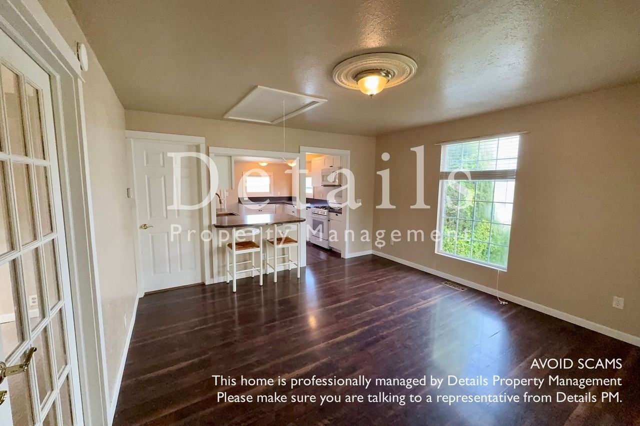 1218 5th St - Photo 3 of 15
