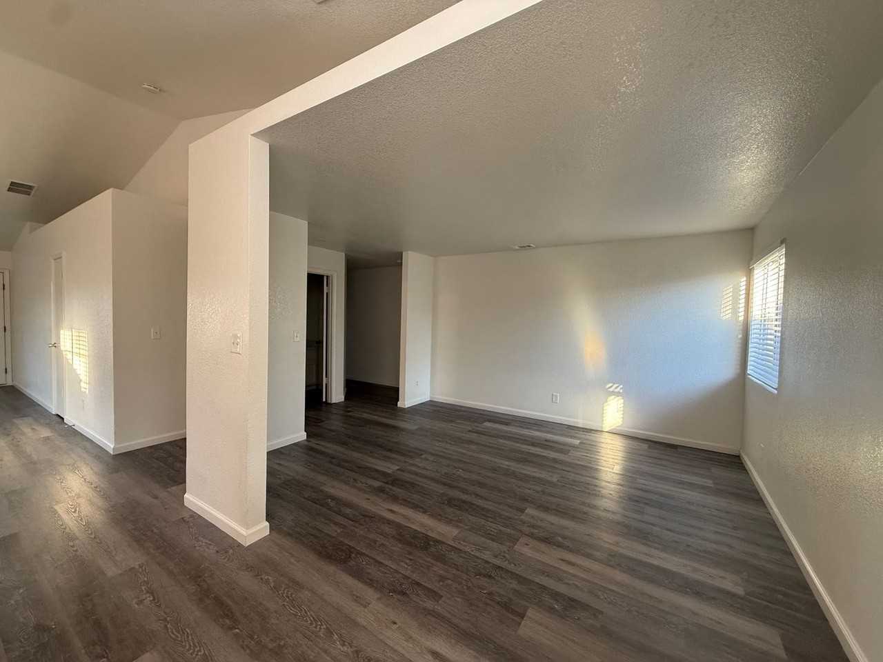 8240 Summer Falls Cir - Photo 4 of 11