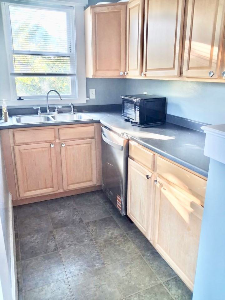 12 Enfield Ave #2 - Photo 3 of 13