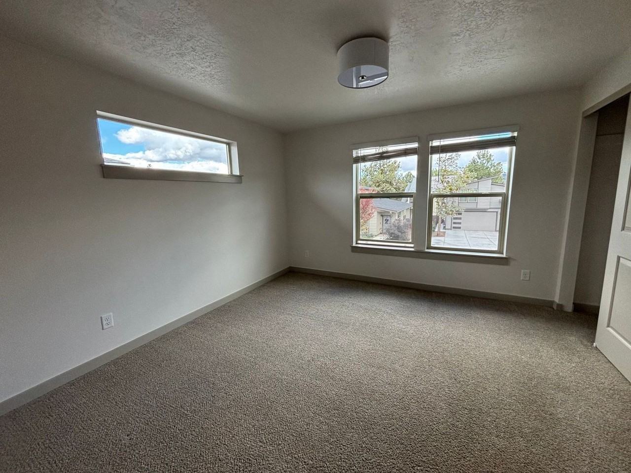 82 Ne Cessna Dr #2 - Photo 5 of 8