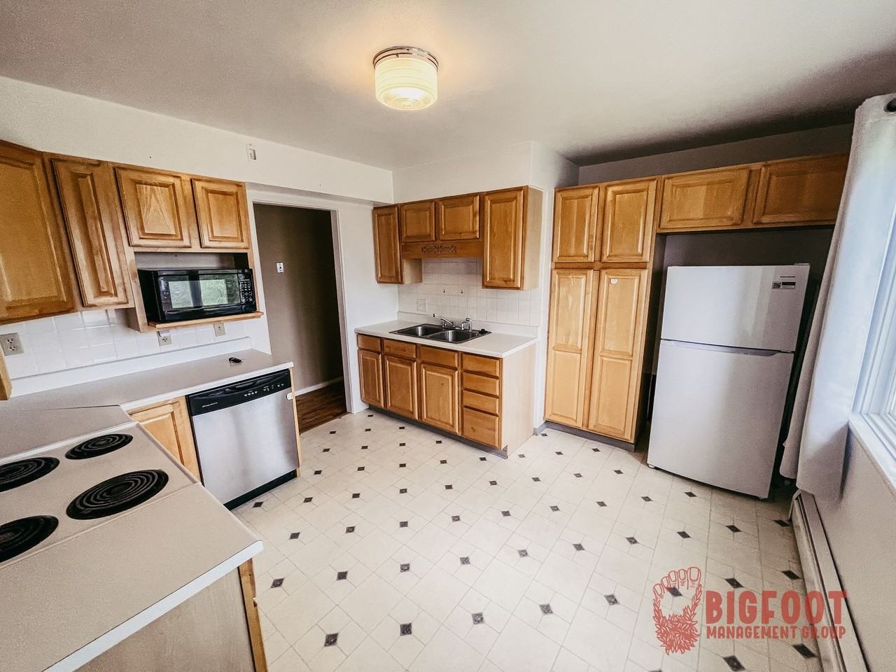 1108 Knight St - Photo 2 of 14