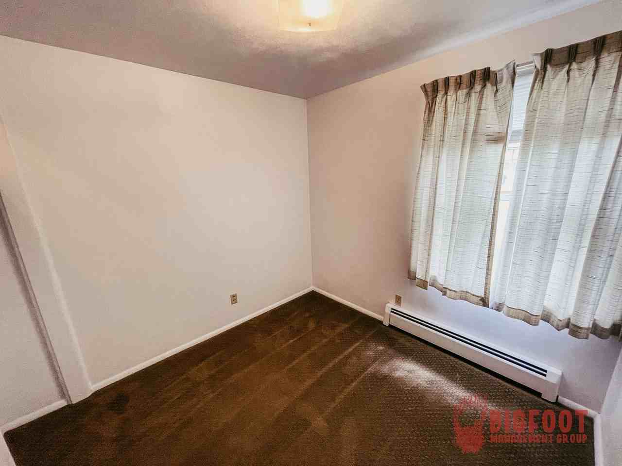 1108 Knight St - Photo 4 of 14