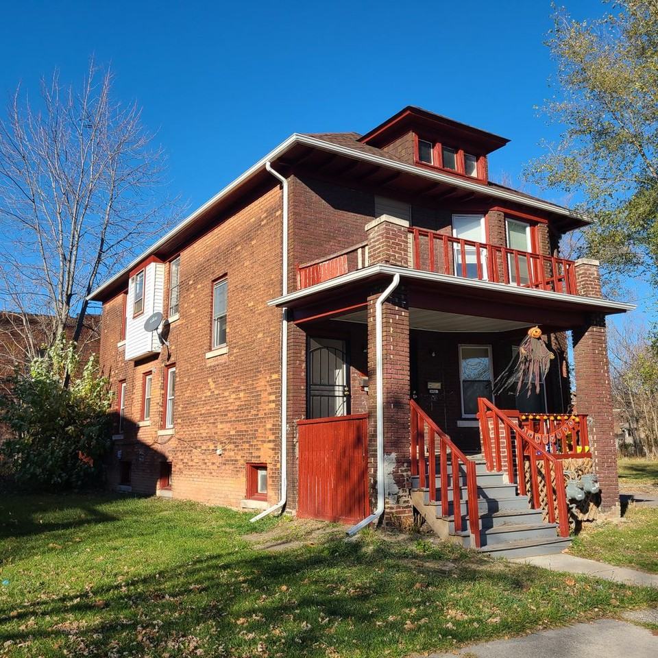 1492 Pingree St - Photo 2 of 17