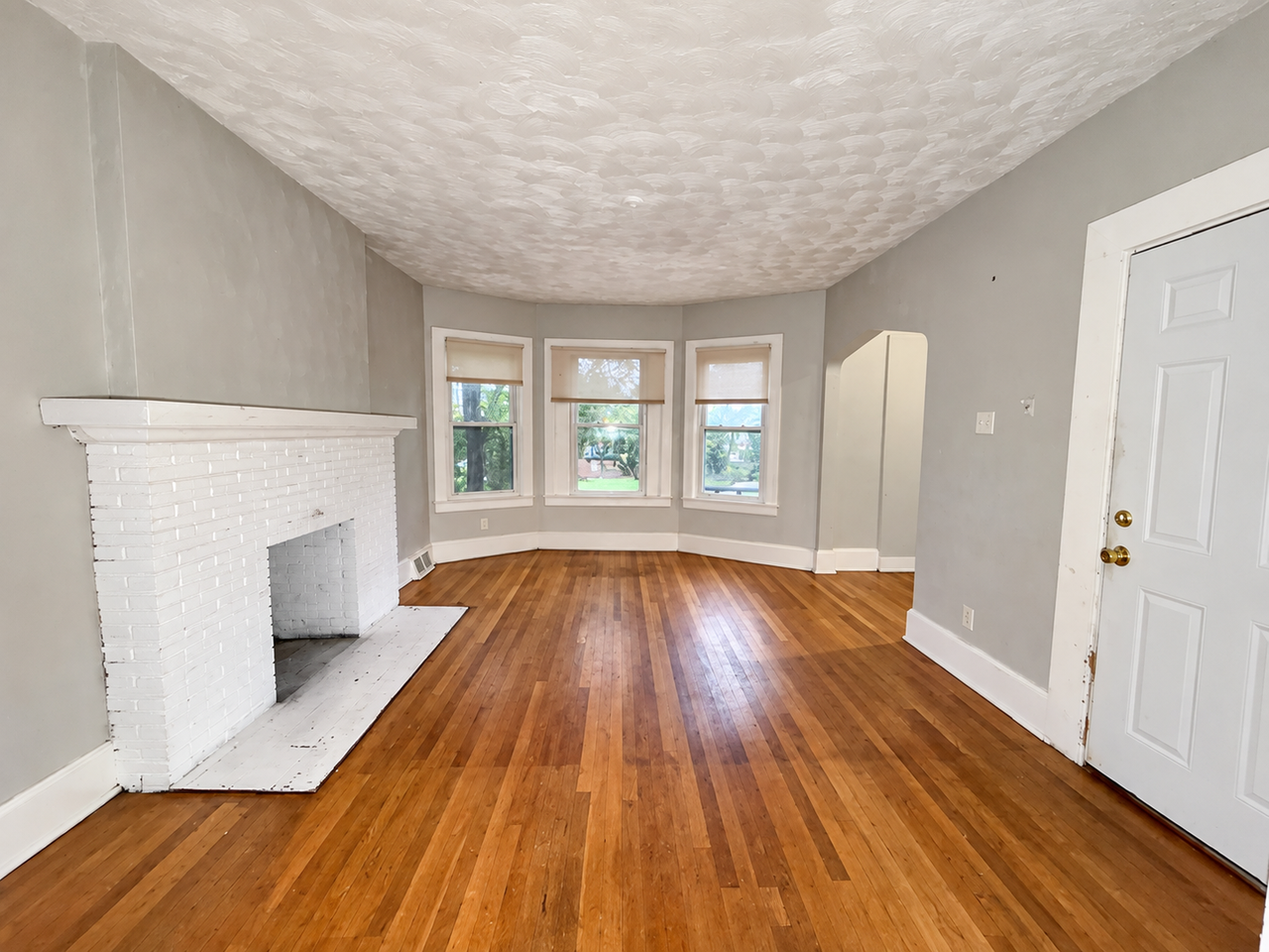 1492 Pingree St - Photo 3 of 17