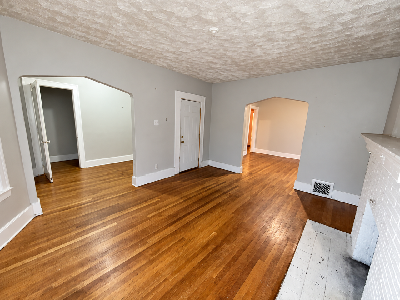 1492 Pingree St - Photo 5 of 17