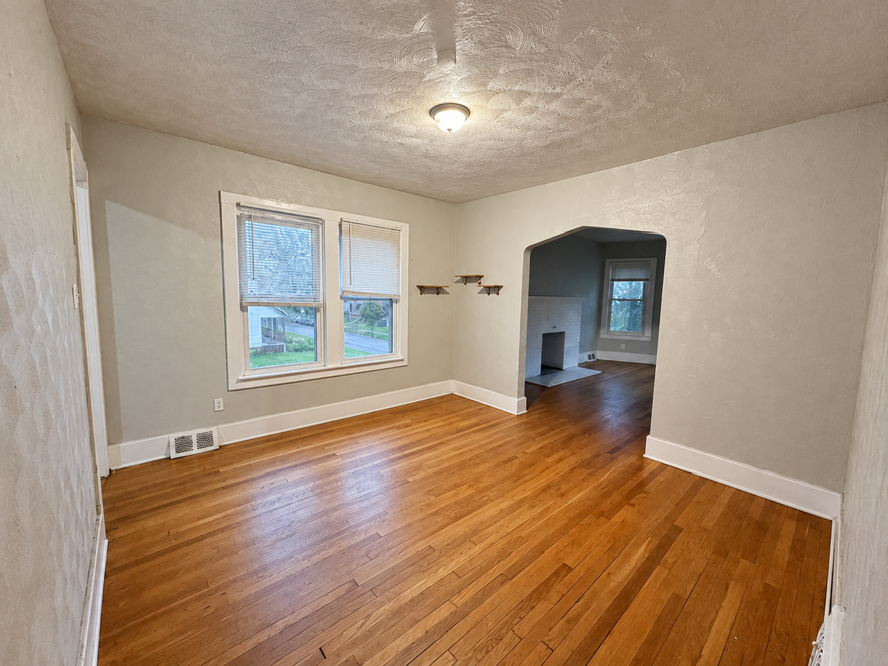 1492 Pingree St - Photo 7 of 17