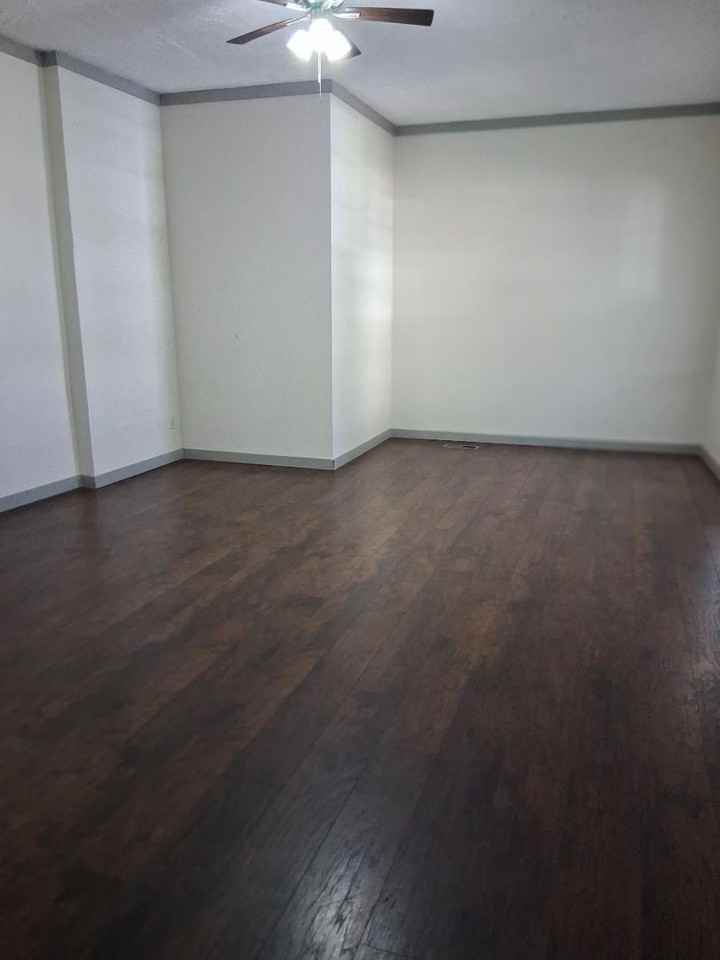 500 Gladys St - Photo 3 of 9