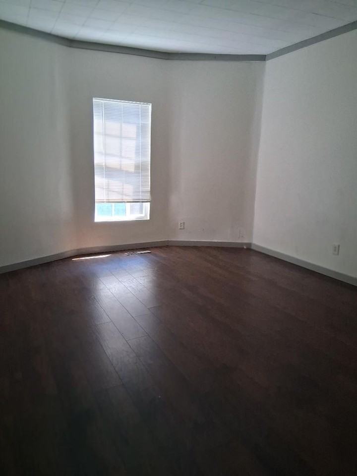 500 Gladys St - Photo 4 of 9