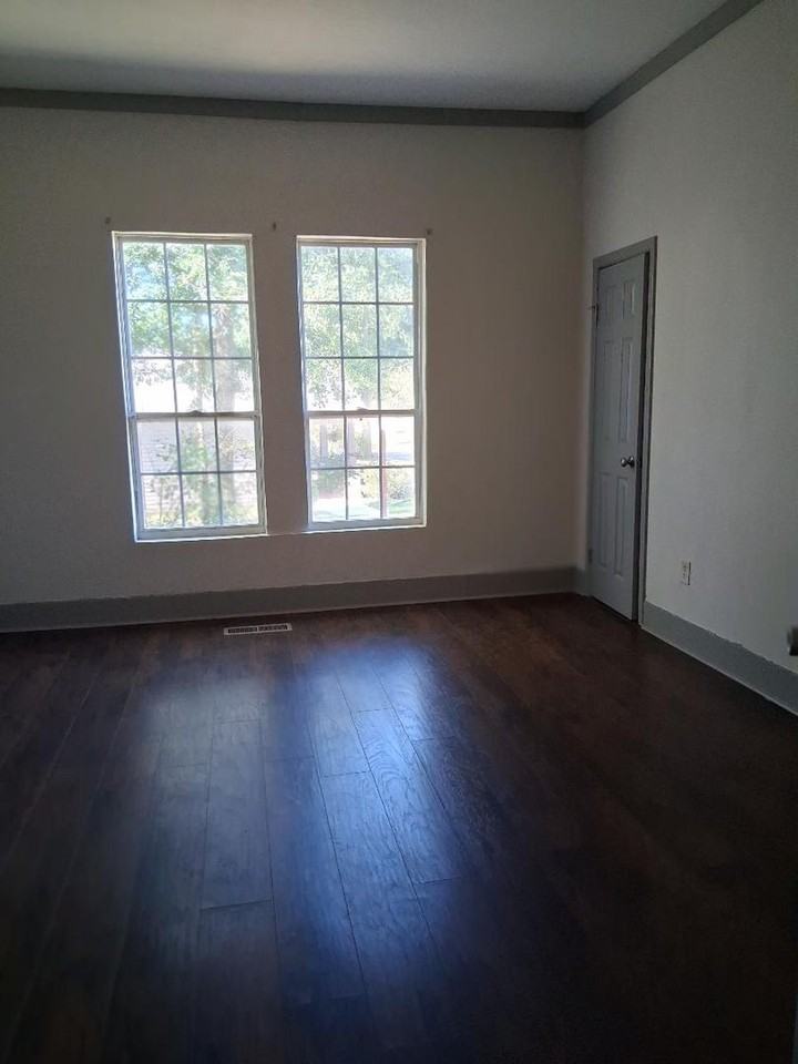 500 Gladys St - Photo 7 of 9