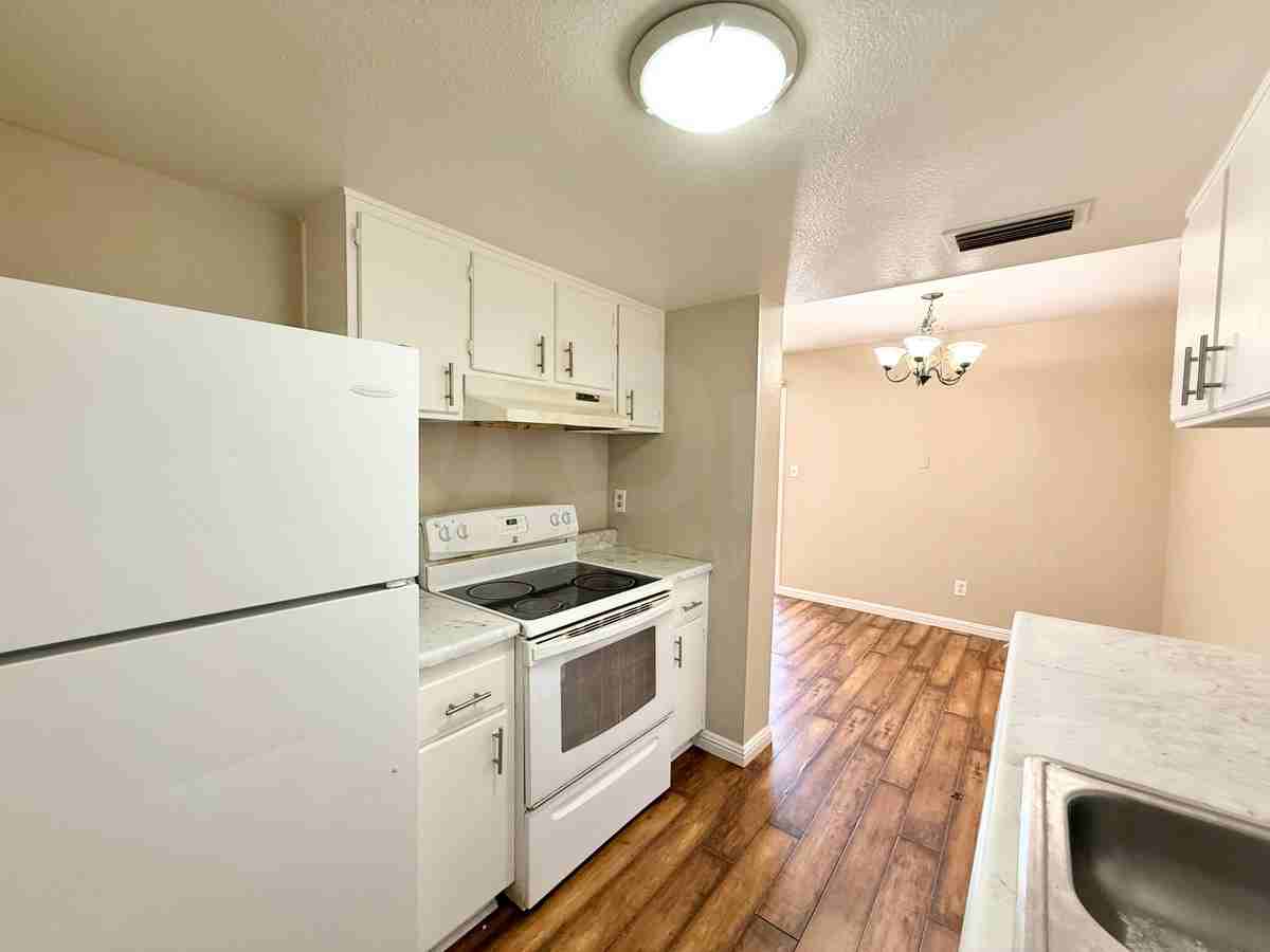 8219 N 33rd Ln - Photo 4 of 14