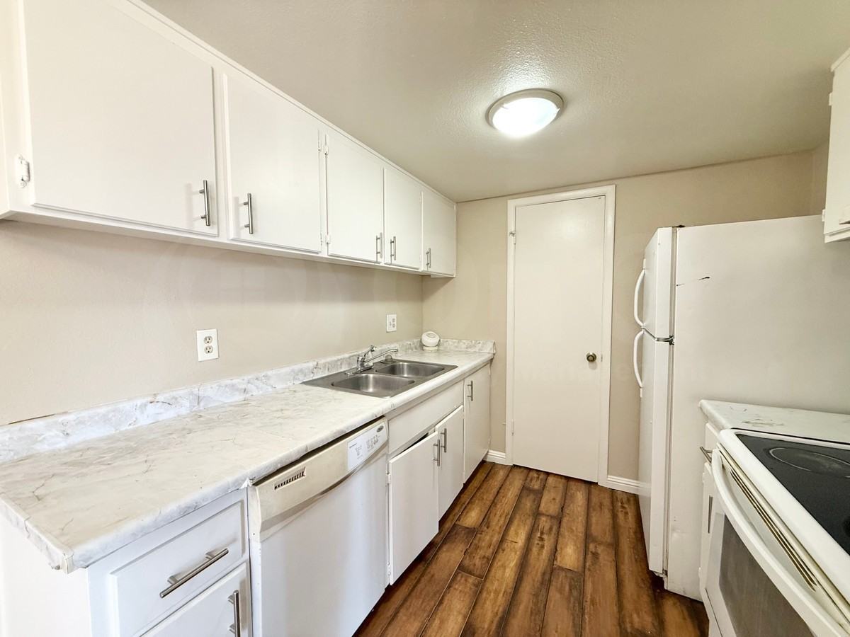 8219 N 33rd Ln - Photo 5 of 14