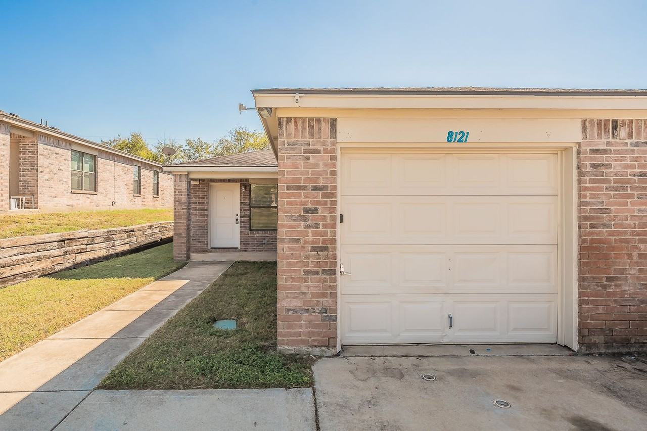8121 Doreen Ave - Photo 2 of 31