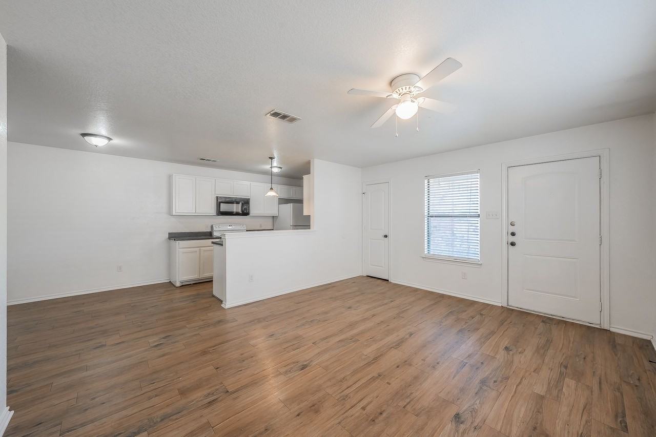 8121 Doreen Ave - Photo 4 of 31
