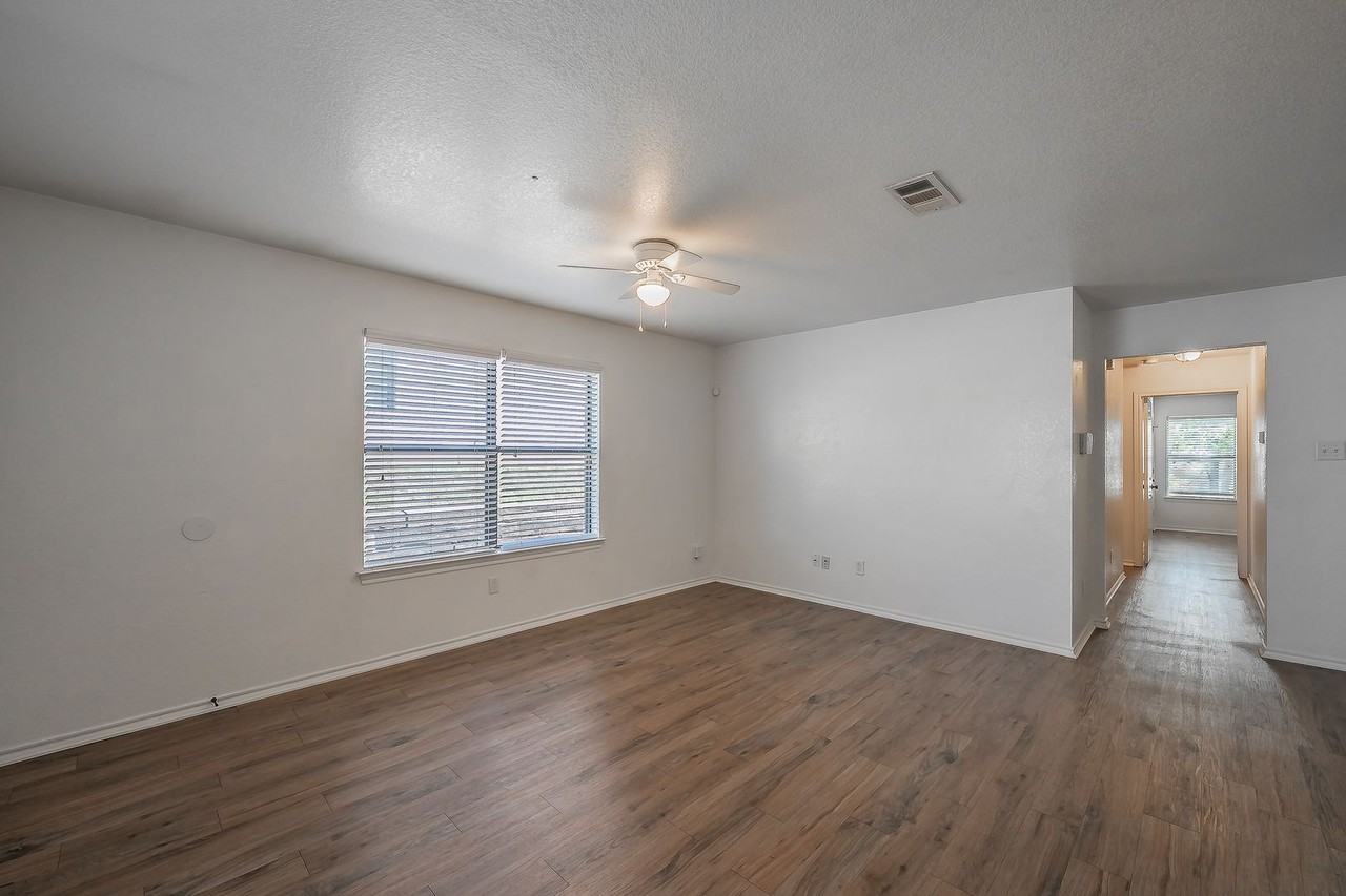 8121 Doreen Ave - Photo 6 of 31