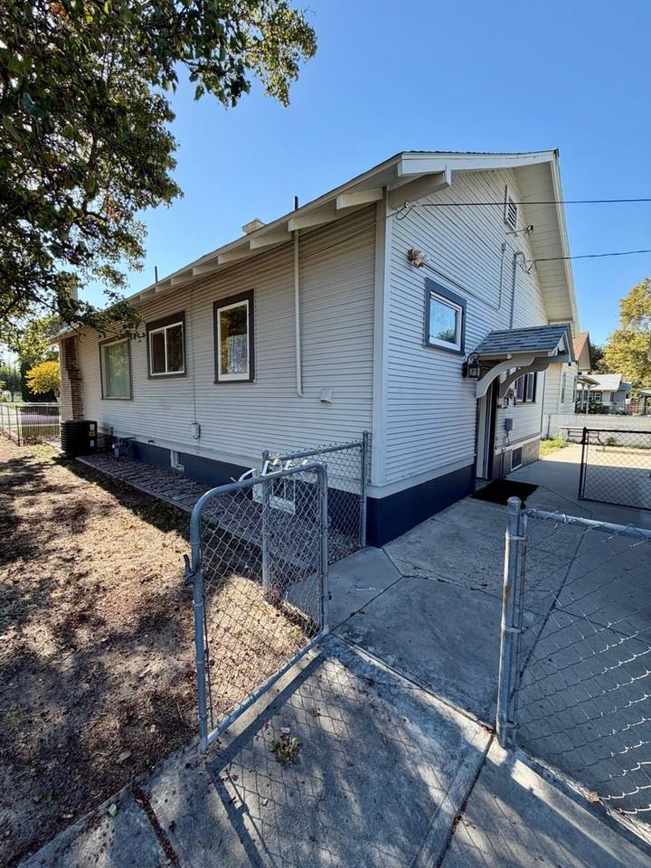 702 S Kimball Ave - Photo 3 of 24