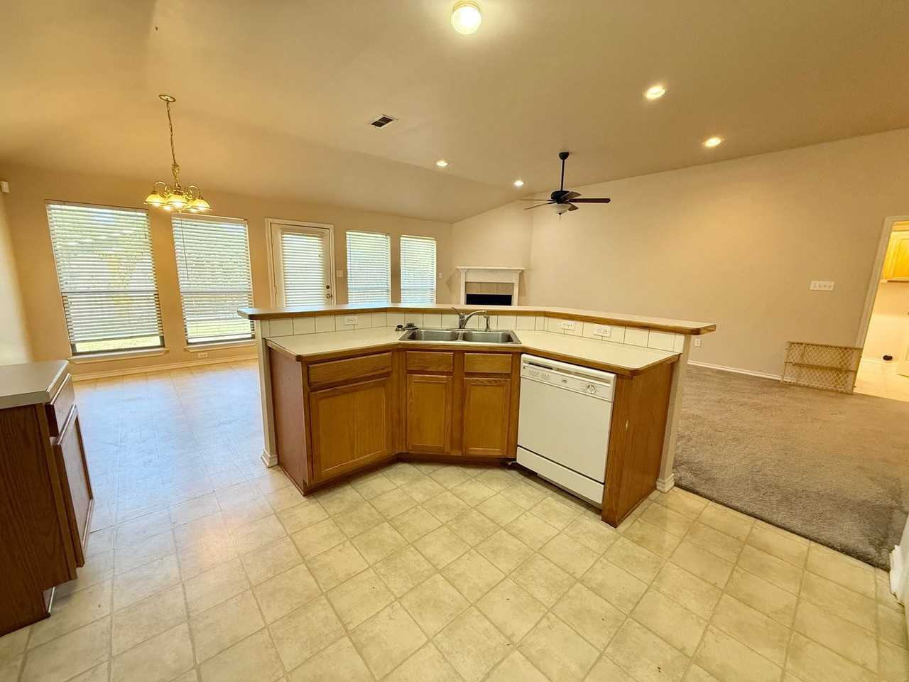 5605 Reagan St - Photo 6 of 22