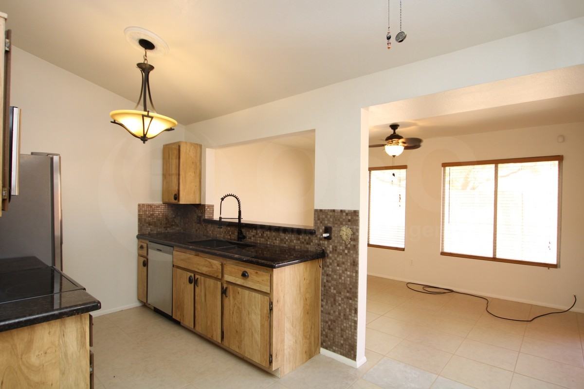 16246 N 19th St - Photo 4 of 15
