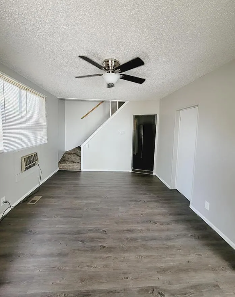 1115 W 11th St - Photo 5 of 30