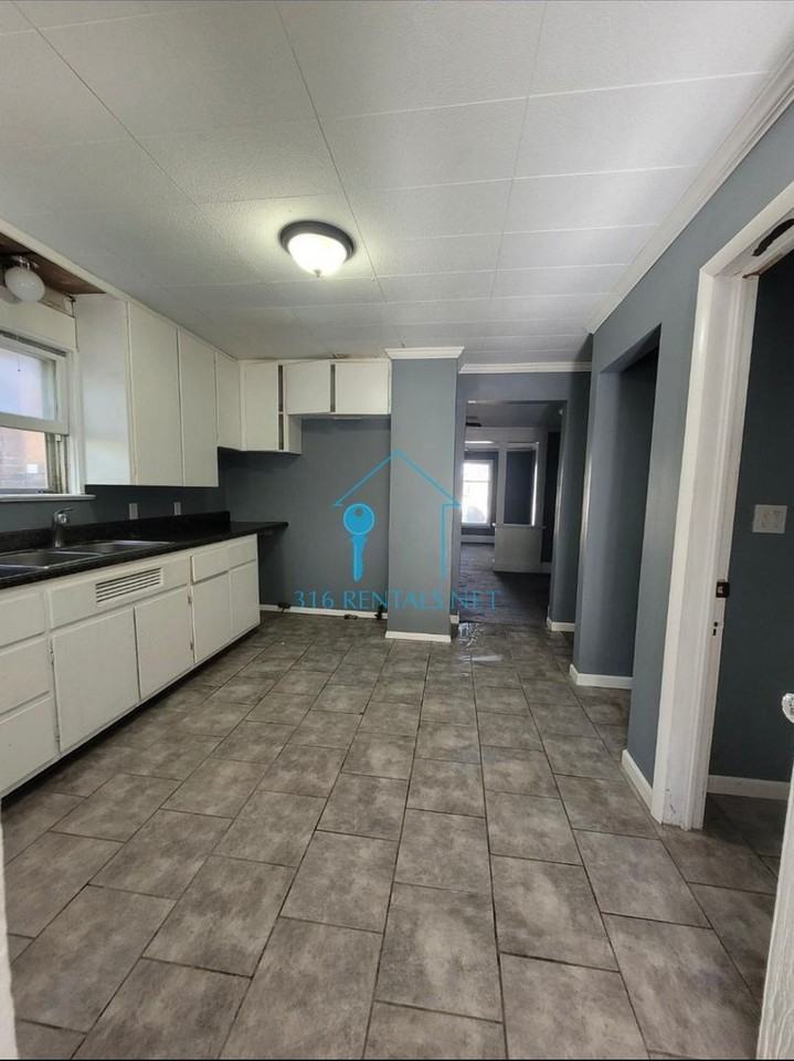 217 E 5th St - Photo 7 of 12