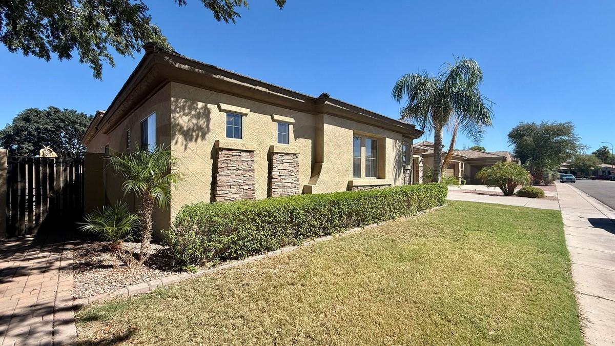 3396 E Raven Dr - Photo 3 of 43