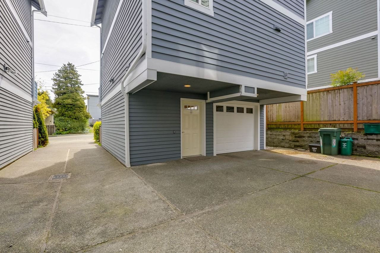 912 Nw 85th St - Photo 2 of 17