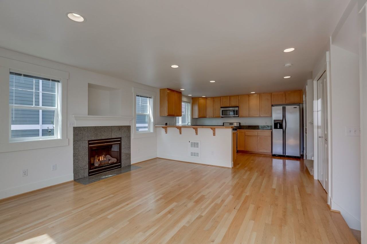 912 Nw 85th St - Photo 4 of 17
