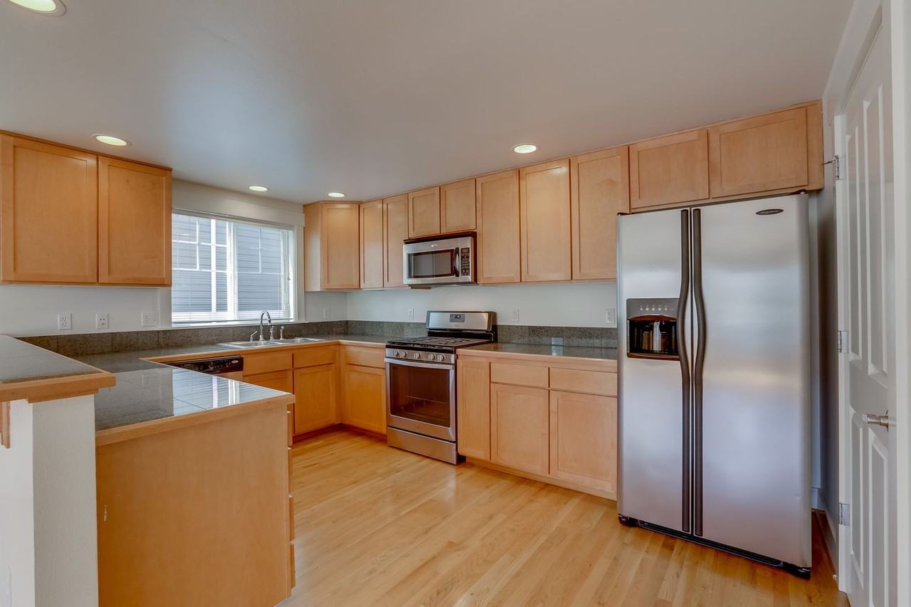912 Nw 85th St - Photo 5 of 17