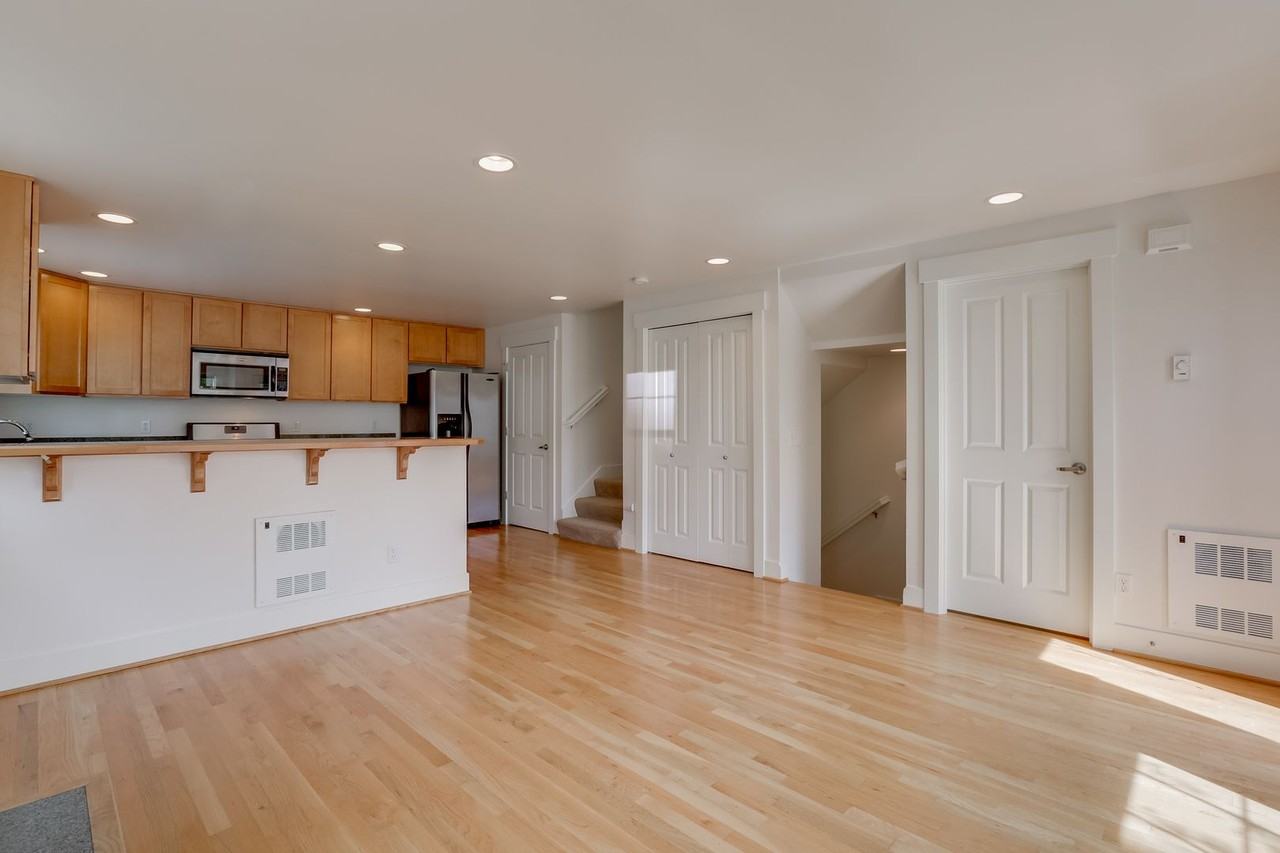 912 Nw 85th St - Photo 6 of 17