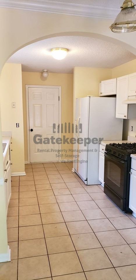 725 Old Stone Ct - Photo 4 of 14