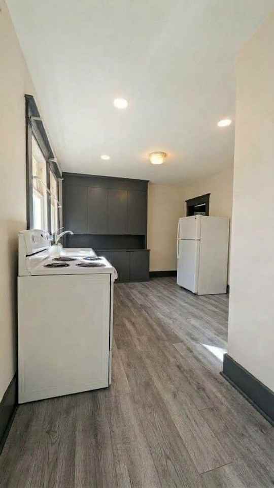 1740 Dakin St - Photo 5 of 8