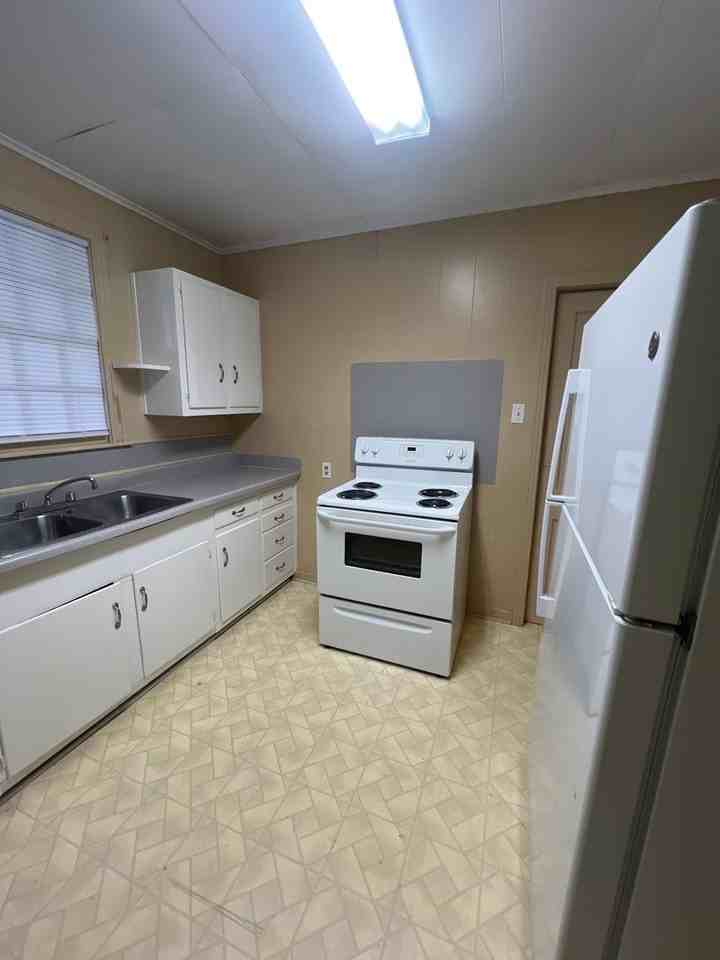 3808 Swanee St - Photo 3 of 5