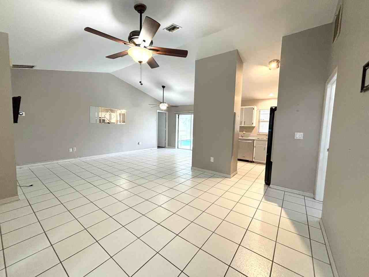133 Ne 23rd Ave - Photo 3 of 24