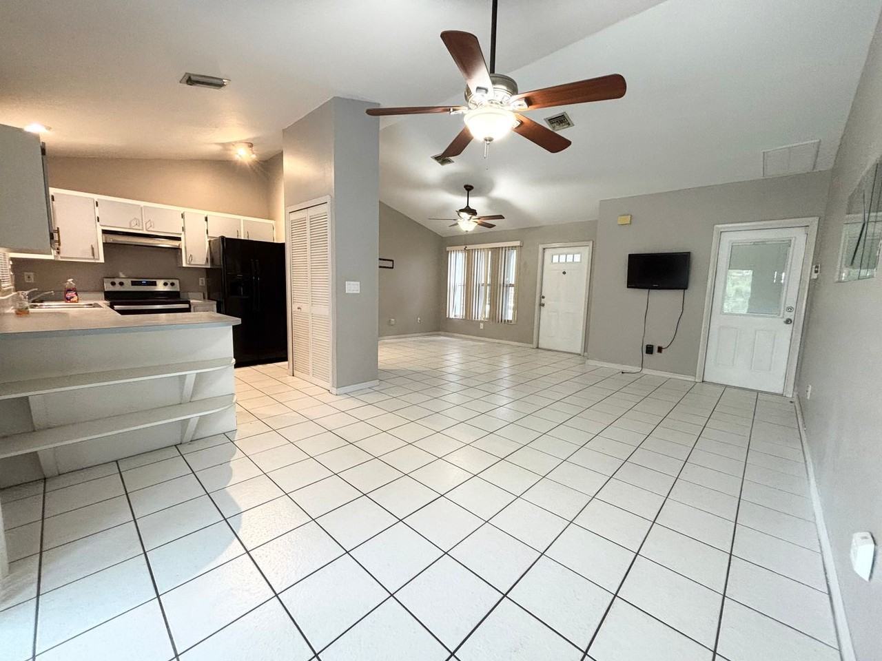 133 Ne 23rd Ave - Photo 4 of 24