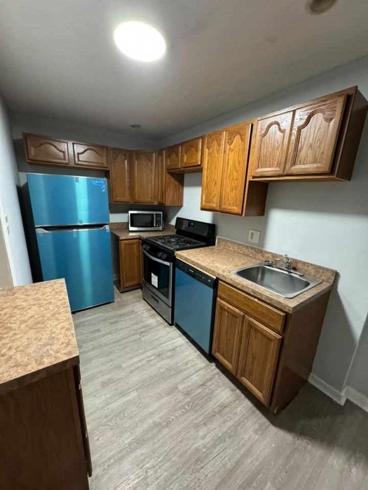 1009 Sharon Ave - Photo 5 of 12