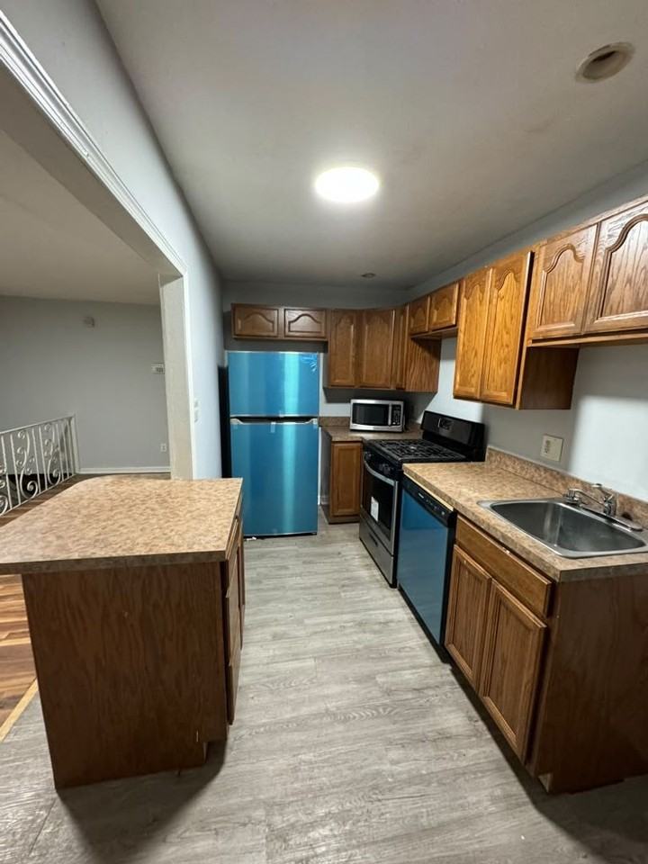 1009 Sharon Ave - Photo 7 of 12