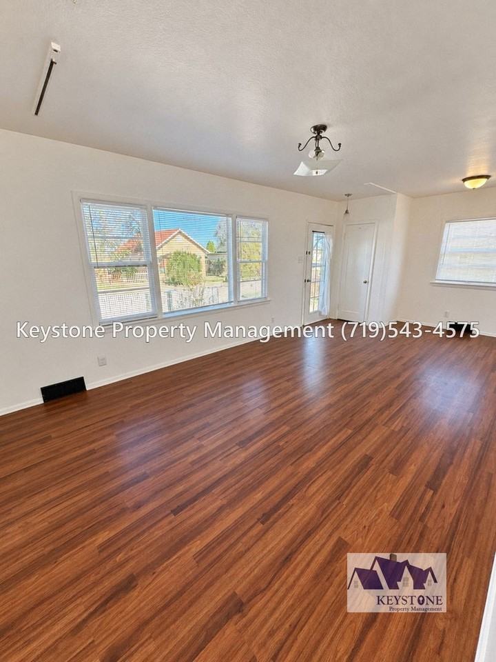 412 W 27th St - Photo 3 of 28